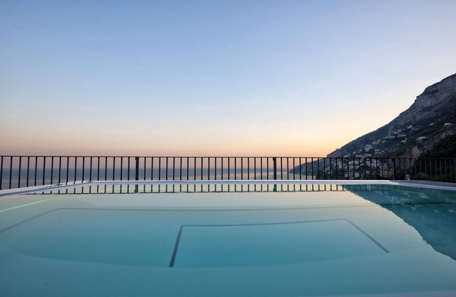 Palazzo Casanova with Sea View, Jacuzzi, Terraces, Breakfast and Aircon