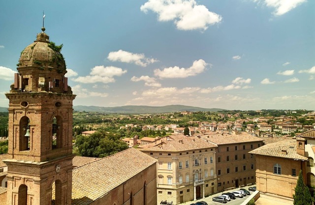 "Palazzo Incontri" penthouse historic center Siena