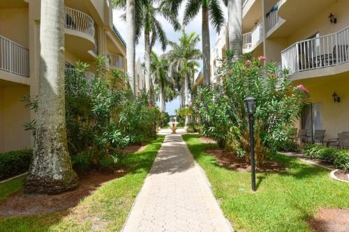 Palm Bay Club By Beachside Management