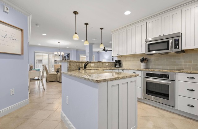 Palm Bay Club! RESORT STYLE LIVING ON SIESTA KEY! Beach to Bay!