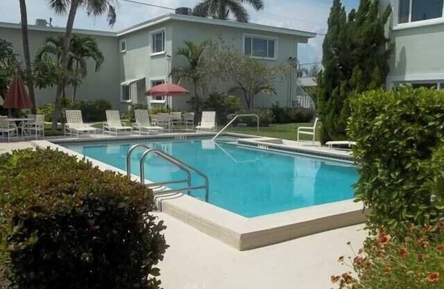 Palm Cay 2: 3 Min Walk to Beach and Shared Heated Pool