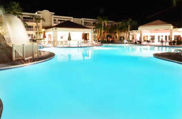 PALM SPRINGS PARADISE! 2BEDROOM, KITCHEN/POOLBAR