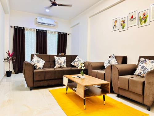 Palm View 1BHK with Pool & Café - Sazo Stays