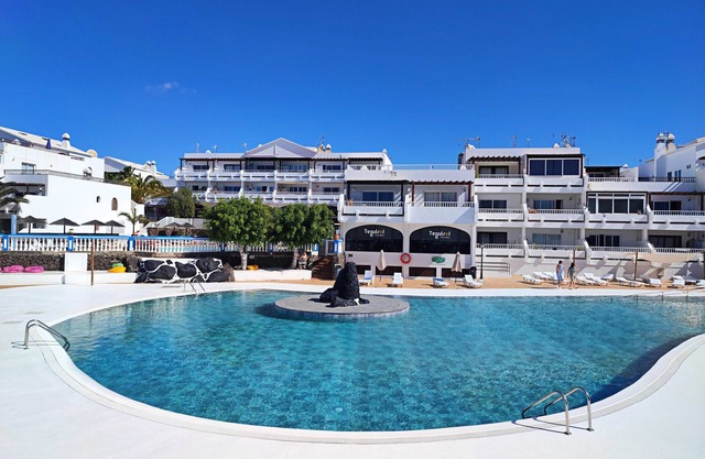 Palmeras Apt - Pool & Terrace - next to Beach