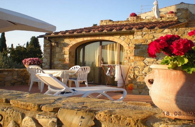 Panoramic villa on the hills between Florence and Siena