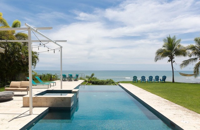 Pan032 - Luxury waterfront villa with pool in Panama