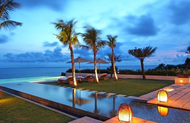 Panoramic Clifftop Luxury 6BR Villa, Uluwatu - W/Beach Access!