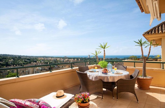 PANORAMIC ElVIRIA HILLS