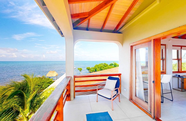 Panoramic loft with beach, pool, canoe, dock, & grill access - scenic balcony