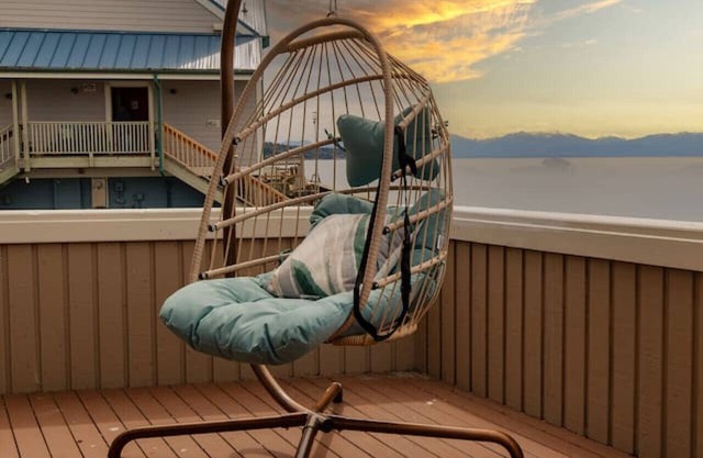 Panoramic Waterfront 5b3b Getaway @Oak Harbor