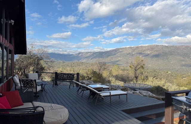 Panoramic Yosemite Cabin w/Decks & Wildlife