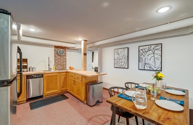 Paoli Den - Renovated Flat!