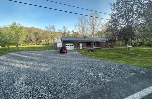 Pappy's Trail House