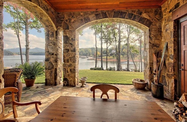 Paradise at Lake Chatuge - Amazing Luxury - Dock