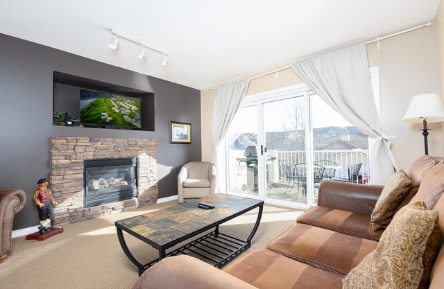 Paradise Canyon Golf Resort - Luxury Condo U409