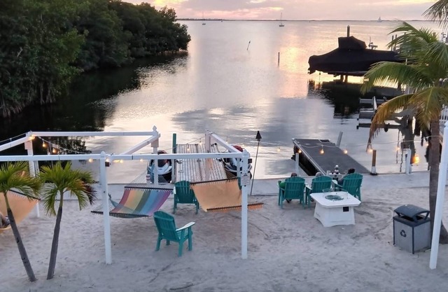 Paradise Cottage Waterfront Getaway