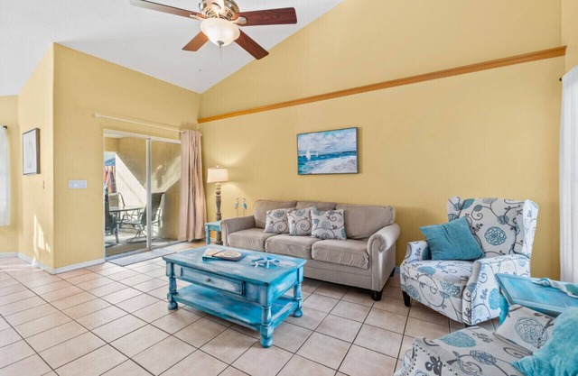 Paradise Getaway Townhome - 3/2 - Walk to the Beach
