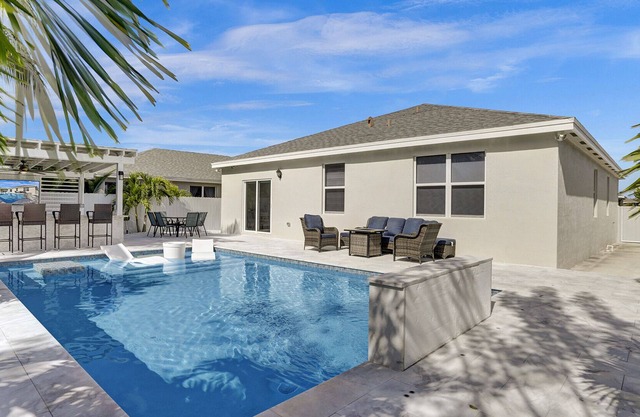 ~Paradise In The Sun~ Homestead Pool Home