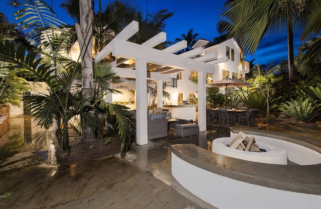 Paradise Palms Retreat: Lux Vacay or Wedding! - Welcome to Paradise!