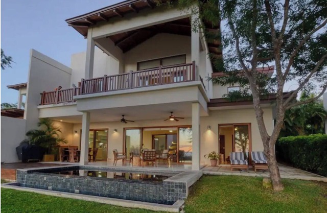 Paradise Retreat Oceanview Villa!