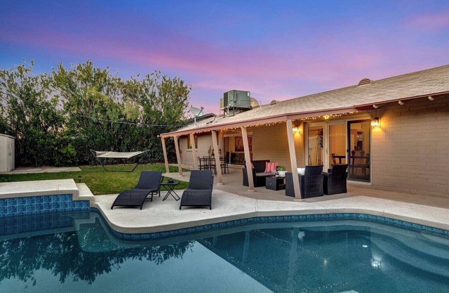 Paradise Scottsdale - 6 Beds/4 Bedrooms + Pool!