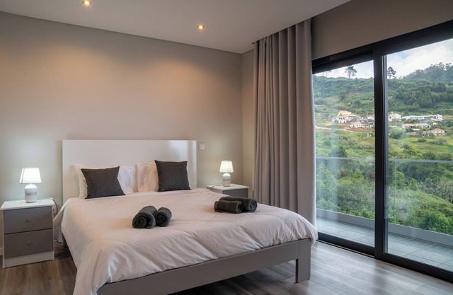 Paradise Views - Pereira House