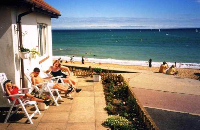 PARADISE VILLA BEACH BUNGALOW OVERLOOKS BEACH AND BEAUTIFUL WEYMOUTH BAY