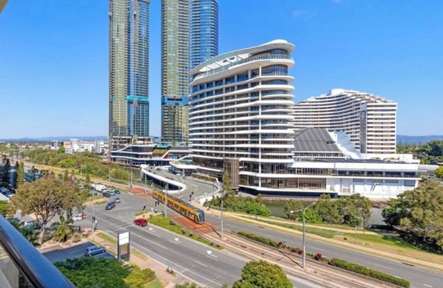 Park Views & Luxe Amenities in Broadbeach