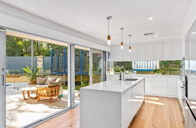 Parkside Family Home with Pool