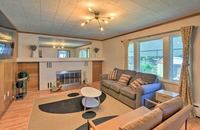 Parkstrip Place, Pet Friendly Downtown Home by RedAwning