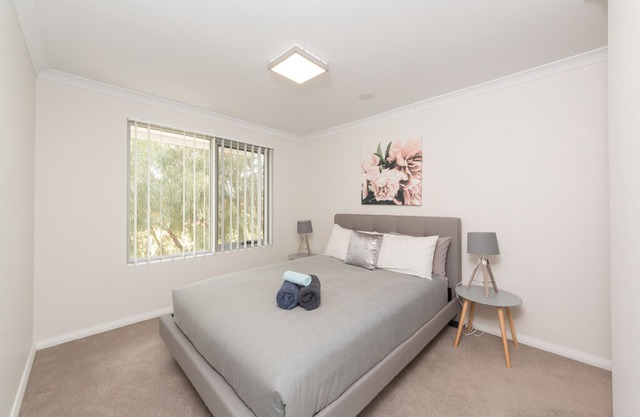 Parkview Suite 30 - Just minutes from entertainment precincts, shopping centres!