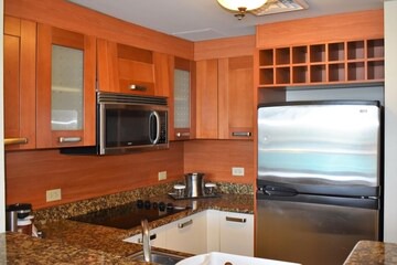 Parlor w Ocean & Lagoon view 2 guests (F11)