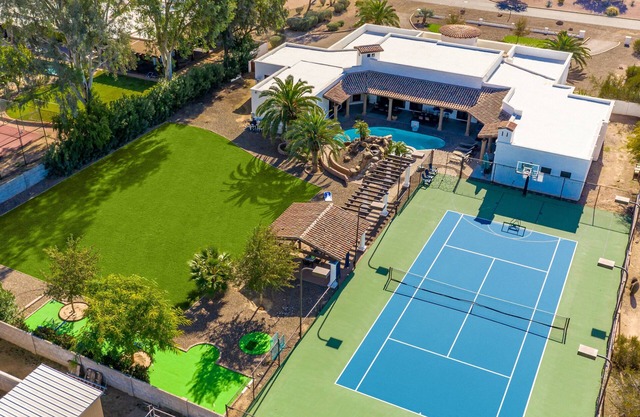 PARSONS VILLAS - Casa Palacio | 8BR/9BA Mansion w/Pool, Spa, Water Slide & Tennis Court!