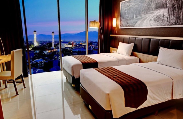 Pasar Baru Square Hotel Bandung Powered by Archipelago