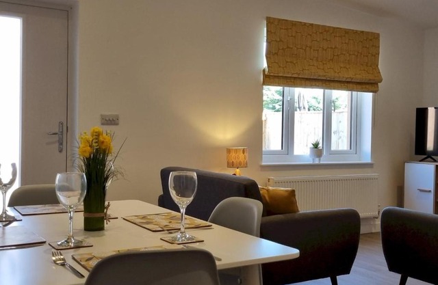 Pass the Keys 3 Devondale Bungalows Modern bungalow with parking near the beach
