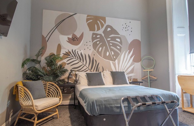 Pass the Keys | Cosy Palm Studio, West End