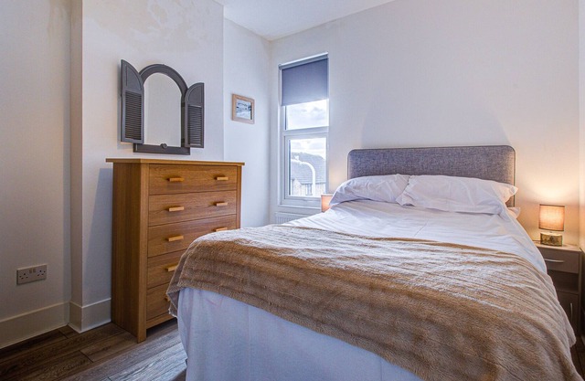 Pass the Keys | City beach flat next to the sea sleeps up to 8