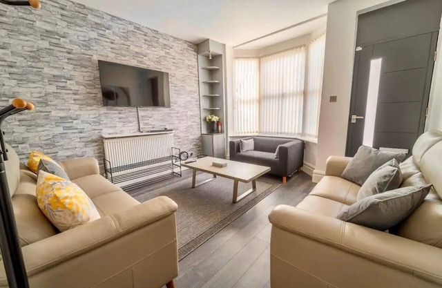Pass the Keys | Stylish 5 bed near major companies