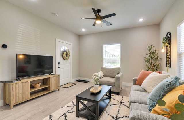 Patio & Fenced Yard: Home Close to Dtwn Houston!
