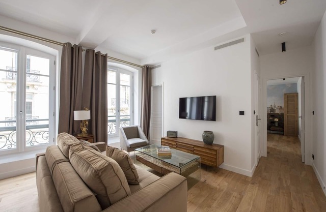 Patras, 4 stars, Luxury at 1 minute walk to the Champs-Elysées