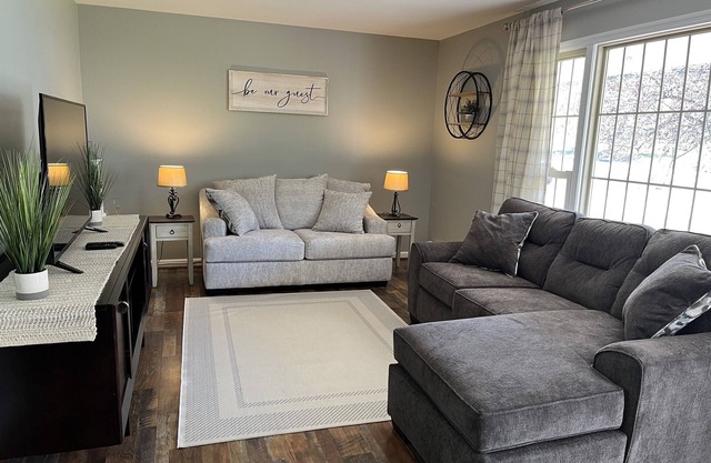 Patten Place - Close to everything in Oneonta - clean, updated private home.