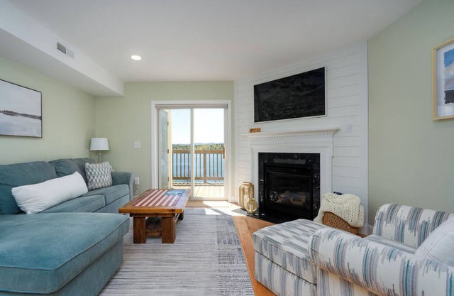 Paugus Bay Chalet: Renovated Condo with Prime Lake Winni Location!