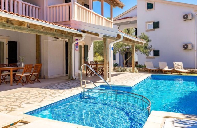 Apartments Pavica 