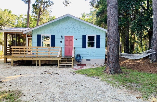 Pawleys Paradise! ~1/2 mile to the Beach. 3BR/3 Full BA. FREE Bikes included.