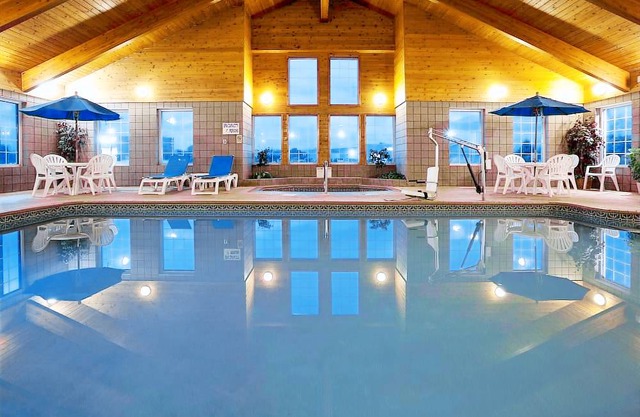 Paynesville Inn and Suites