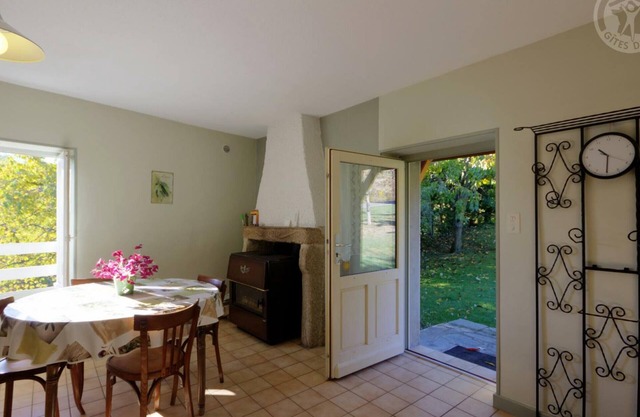 Peaceful cottage for 4 people, fireplace & pets allowed