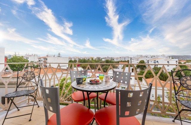 Peaceful 1 BDR Apartment W/Balcony by LovelyStay