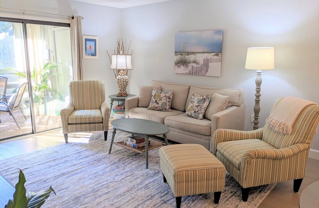 PEACEFUL and UPDATED 2BR/2BA Beach Getaway