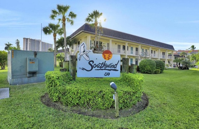 Peaceful condo with pool and brief walk to beach