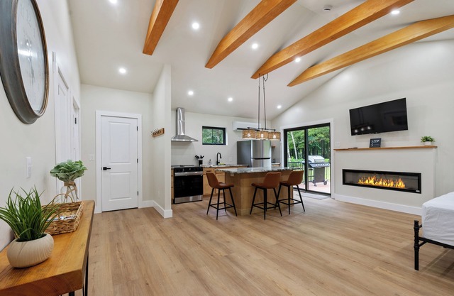 Peaceful cottage retreat near Saratoga Springs, Adirondacks & local lakes